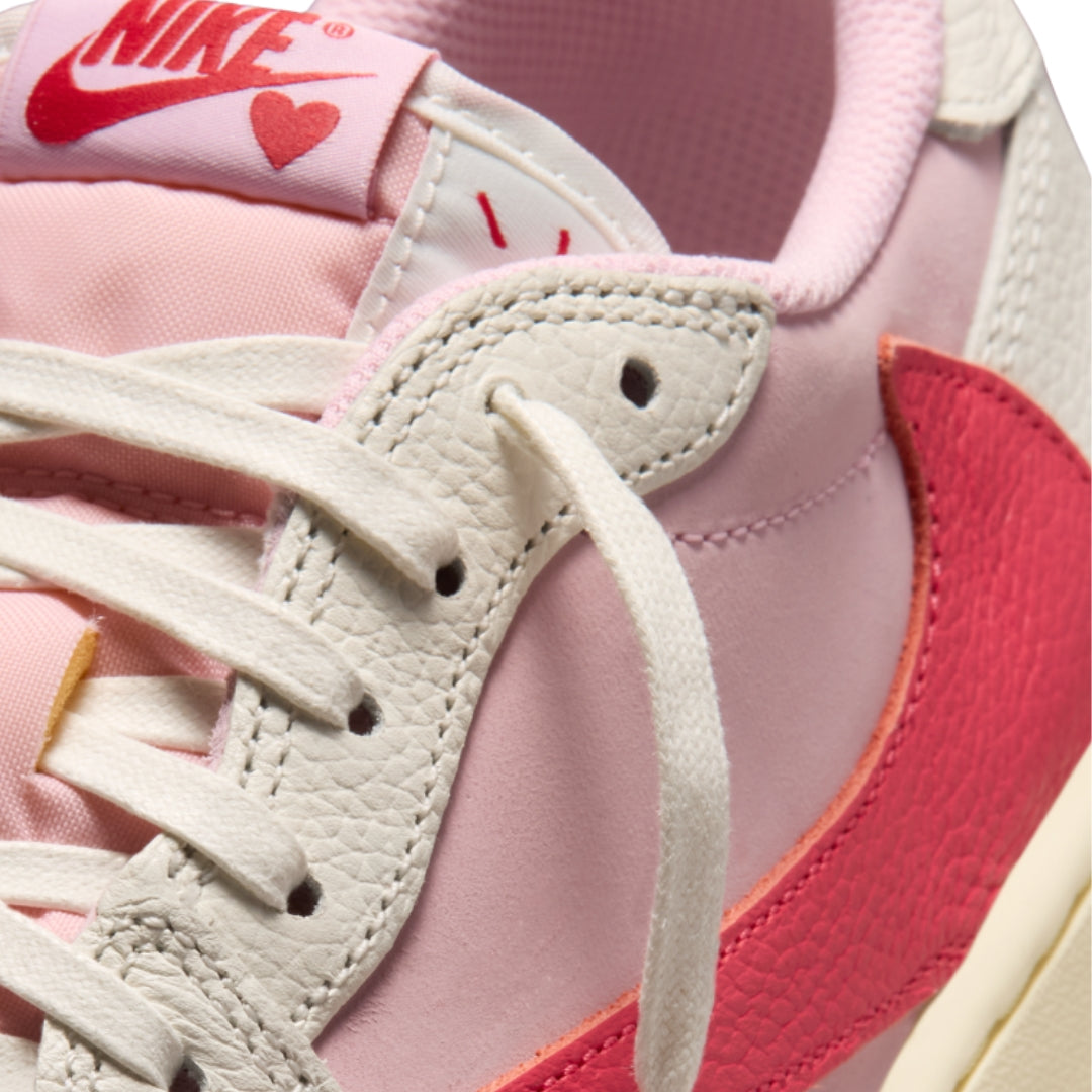 Tênis Nike Air Jordan 1 x Travis Scott "Sail Tropical Pink"