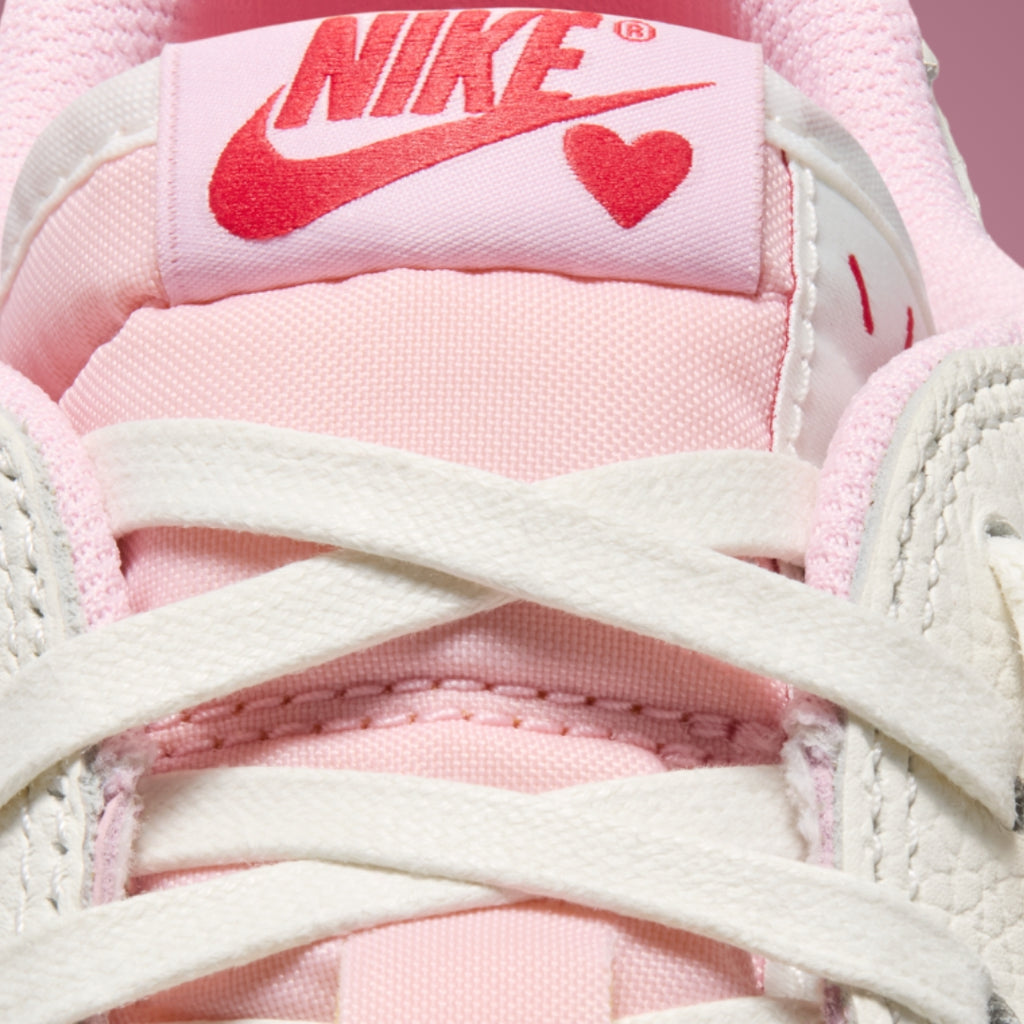 Tênis Nike Air Jordan 1 x Travis Scott "Sail Tropical Pink"