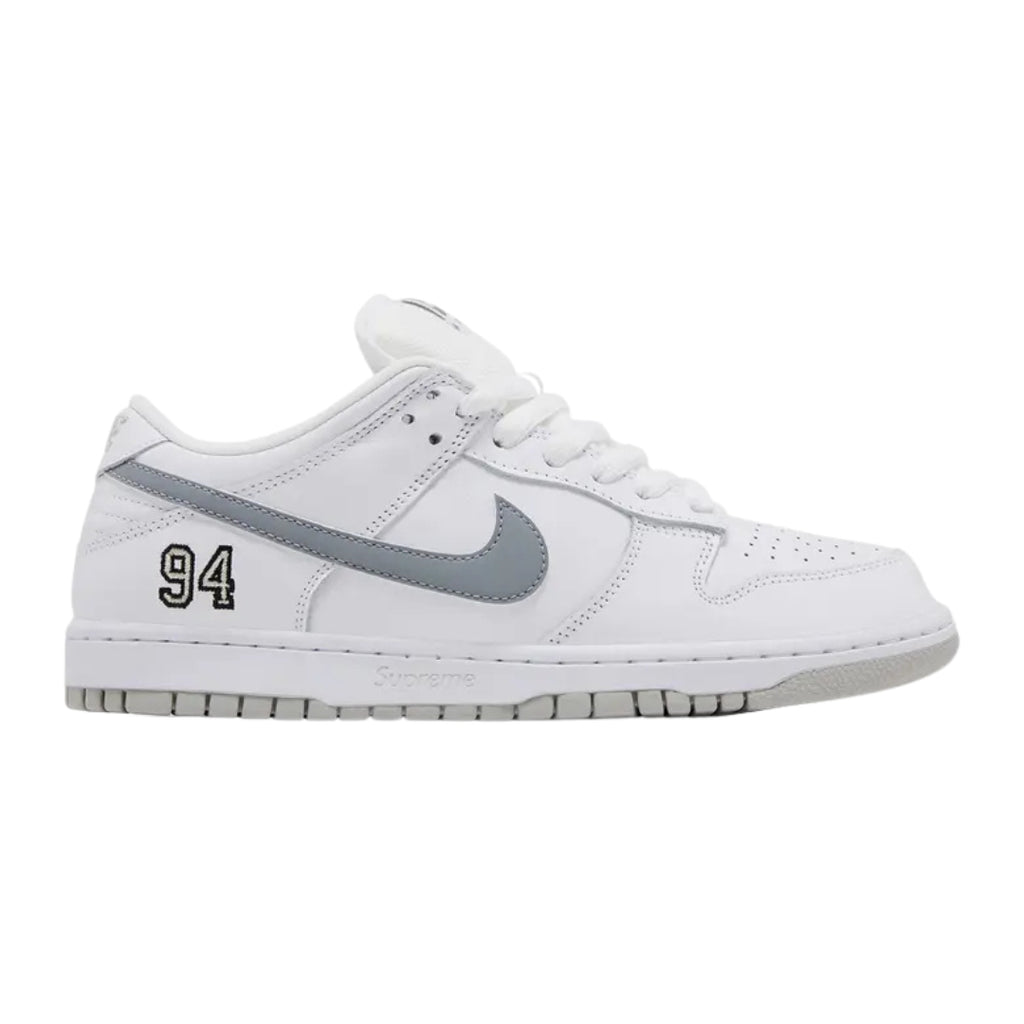 Tênis Nike SB Dunk Low x Supreme "White/Reflective Grey"