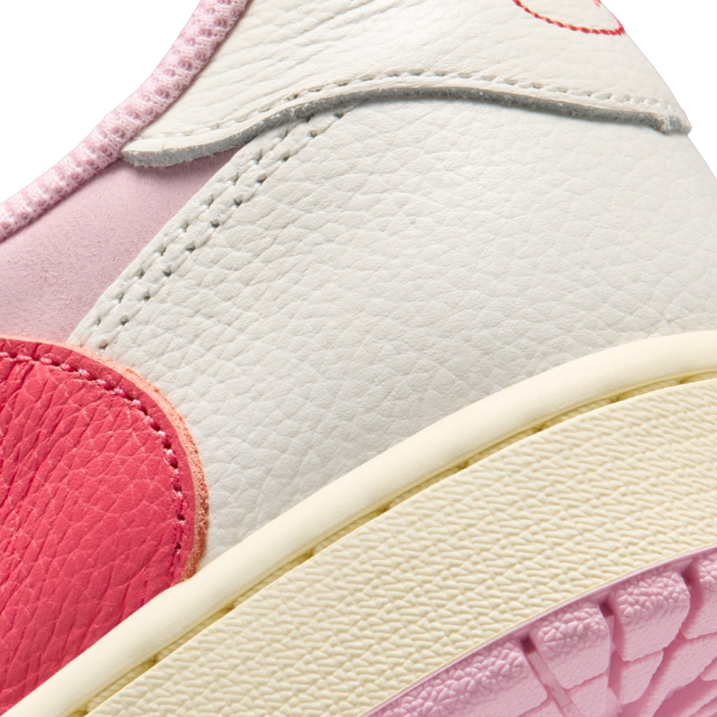 Tênis Nike Air Jordan 1 x Travis Scott "Sail Tropical Pink"
