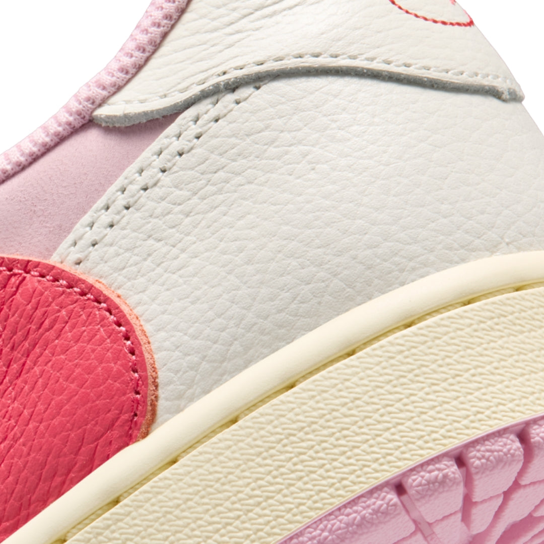 Tênis Nike Air Jordan 1 x Travis Scott "Sail Tropical Pink"