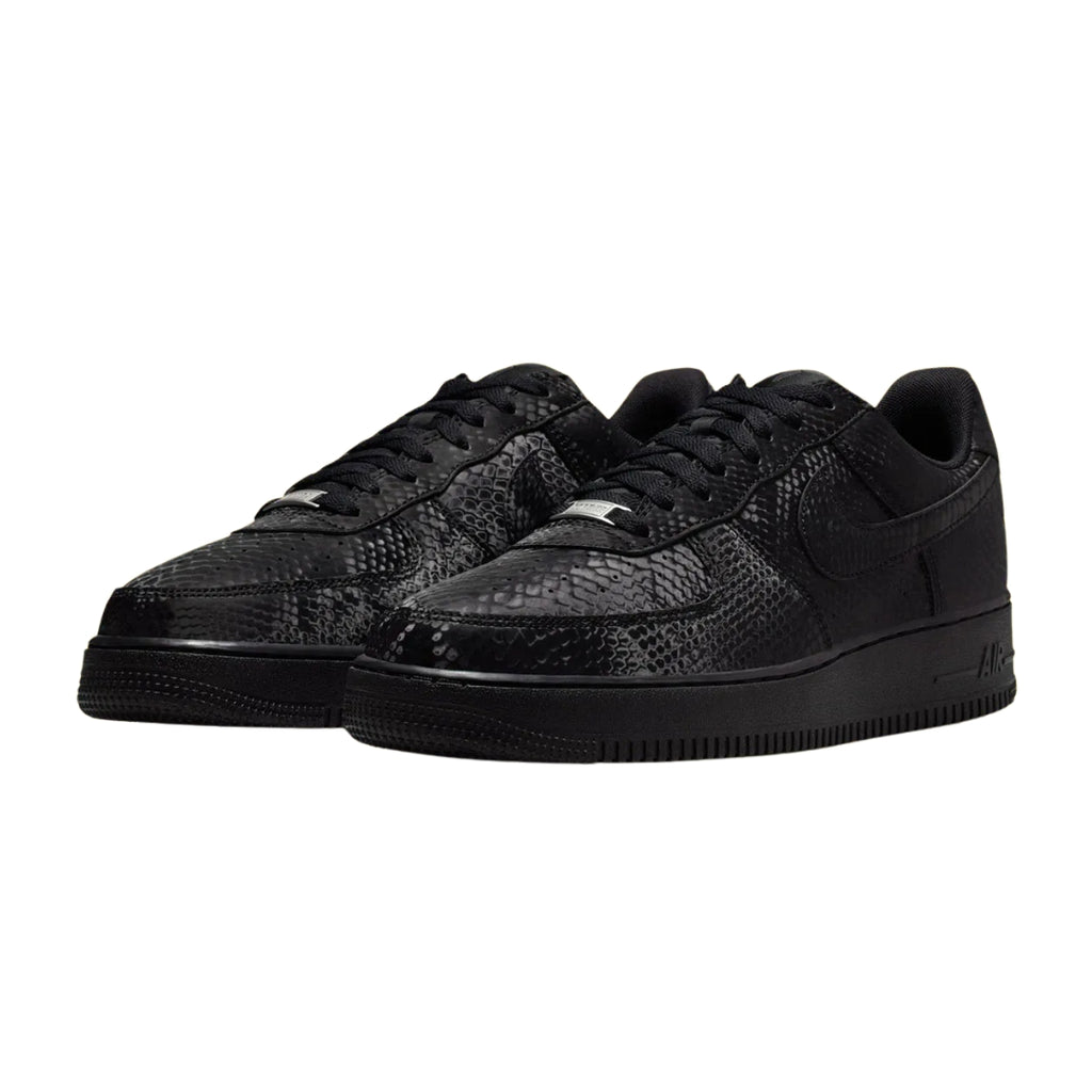 Tênis Nike Air Force 1 Low Kobe Bryant "Triple Black"