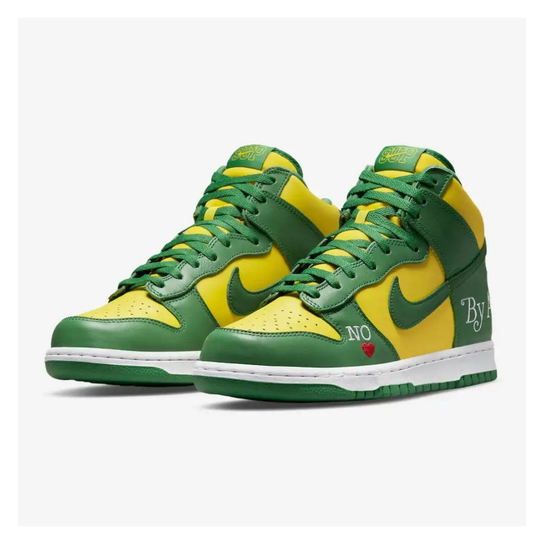 Tênis Nike SB Dunk High By Any Means x Supreme "Brazil"