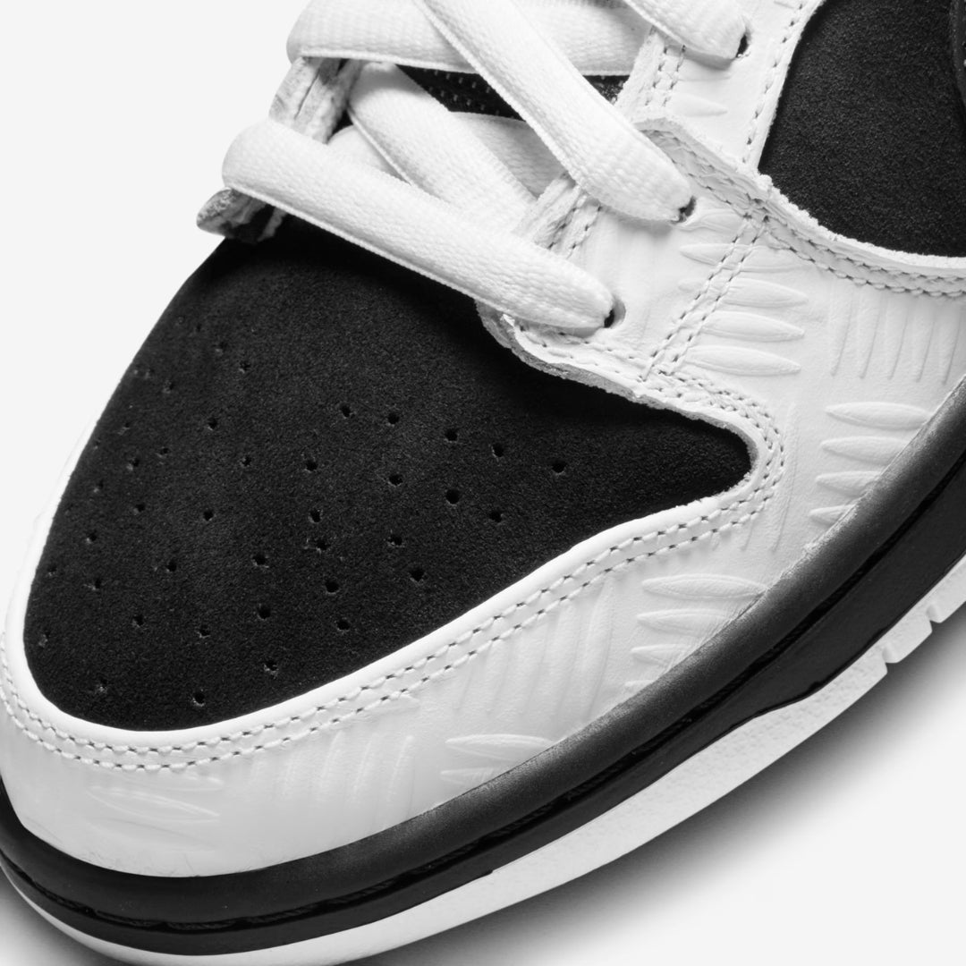 Tênis Nike SB Dunk Low Pro x TIGHTBOOTH "Black and White"