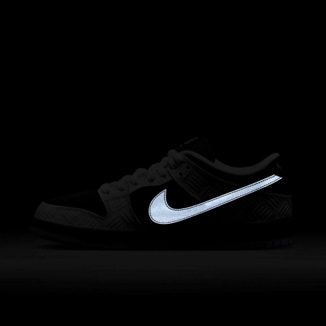 Tênis Nike SB Dunk Low Pro x TIGHTBOOTH "Black and White"