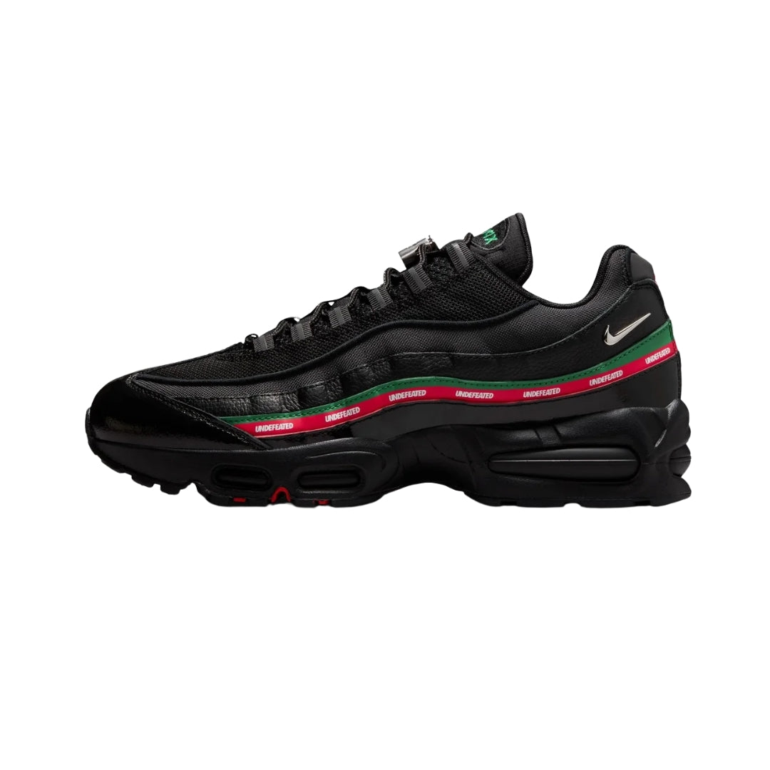 Tênis Nike Air Max 95 x UNDEFEATED "Black/Metallic Silver"