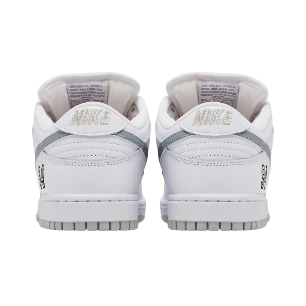 Tênis Nike SB Dunk Low x Supreme "White/Reflective Grey"