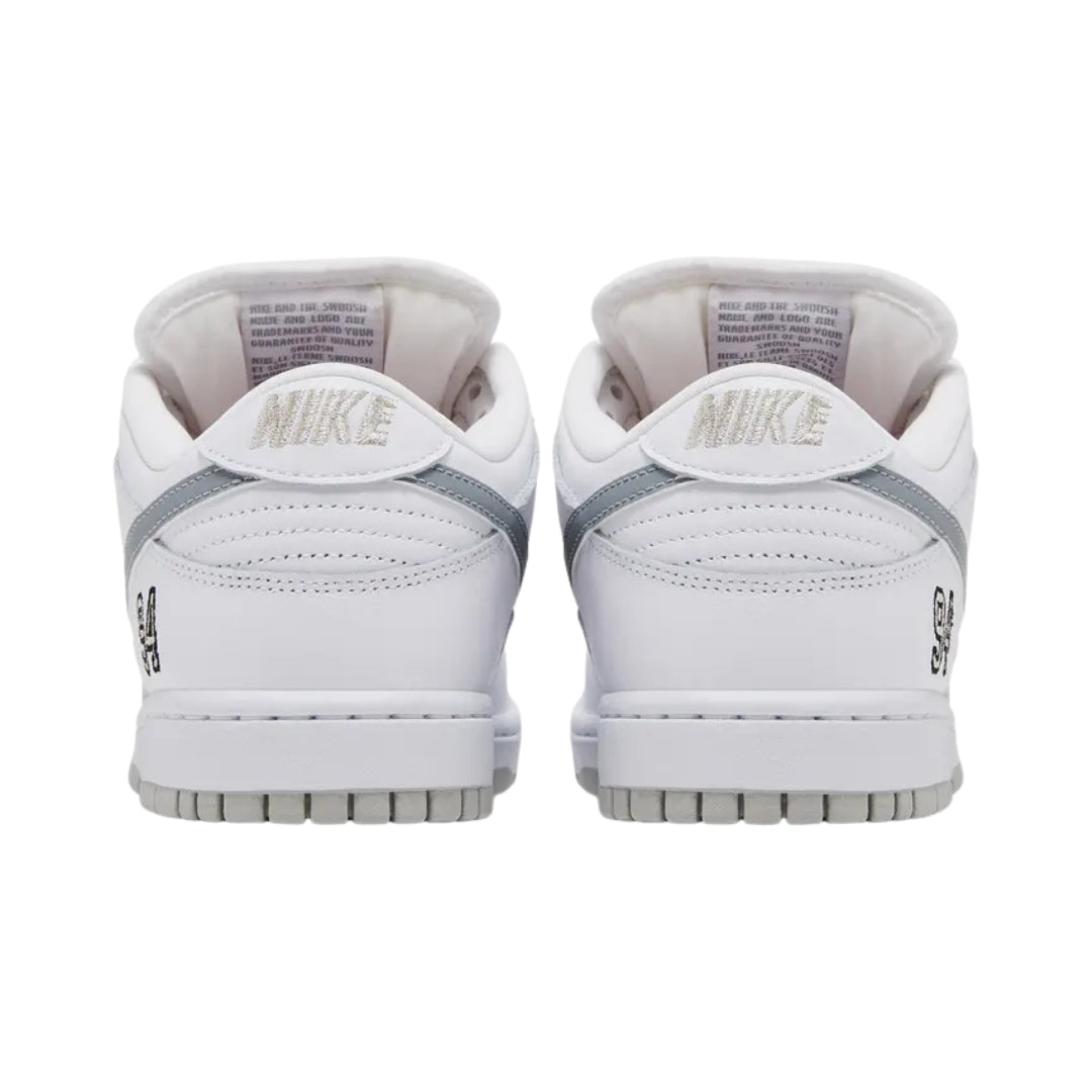 Tênis Nike SB Dunk Low x Supreme "White/Reflective Grey"