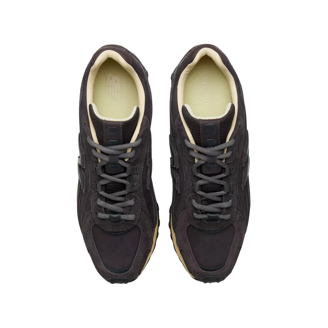 Tênis New Balance 204L x AURALEE "Brown"