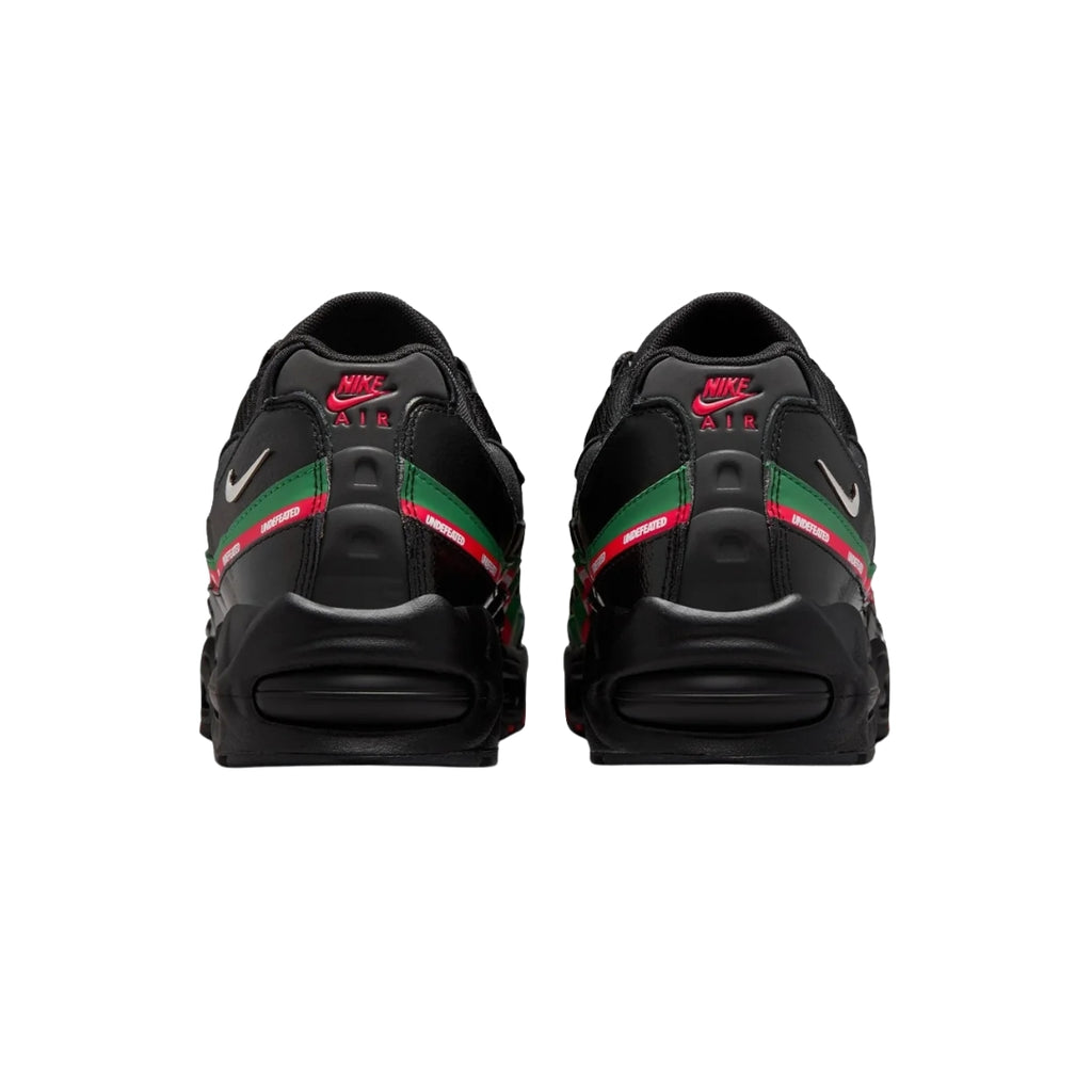 Tênis Nike Air Max 95 x UNDEFEATED "Black/Metallic Silver"