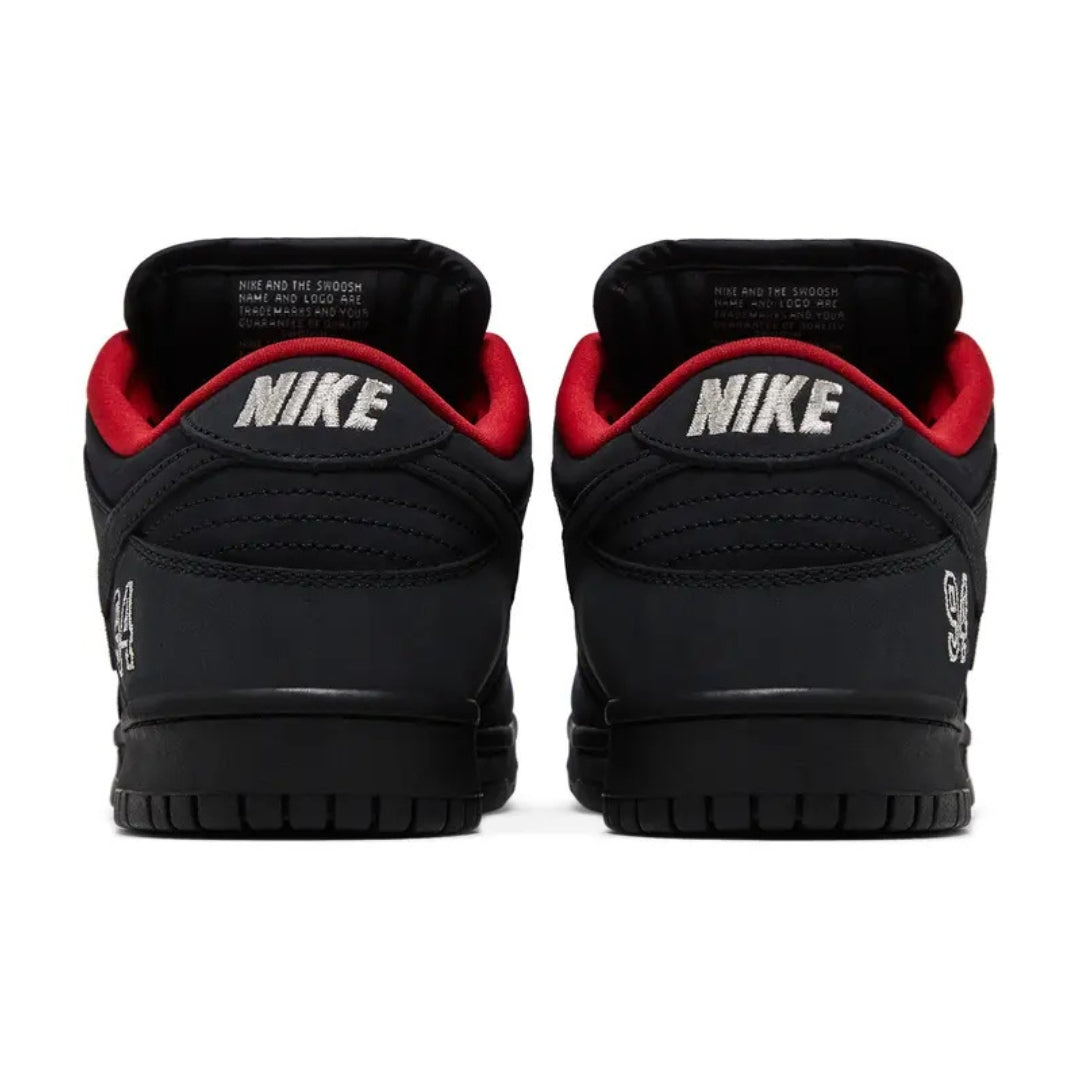 Tênis Nike SB Dunk Low x Supreme "Black"