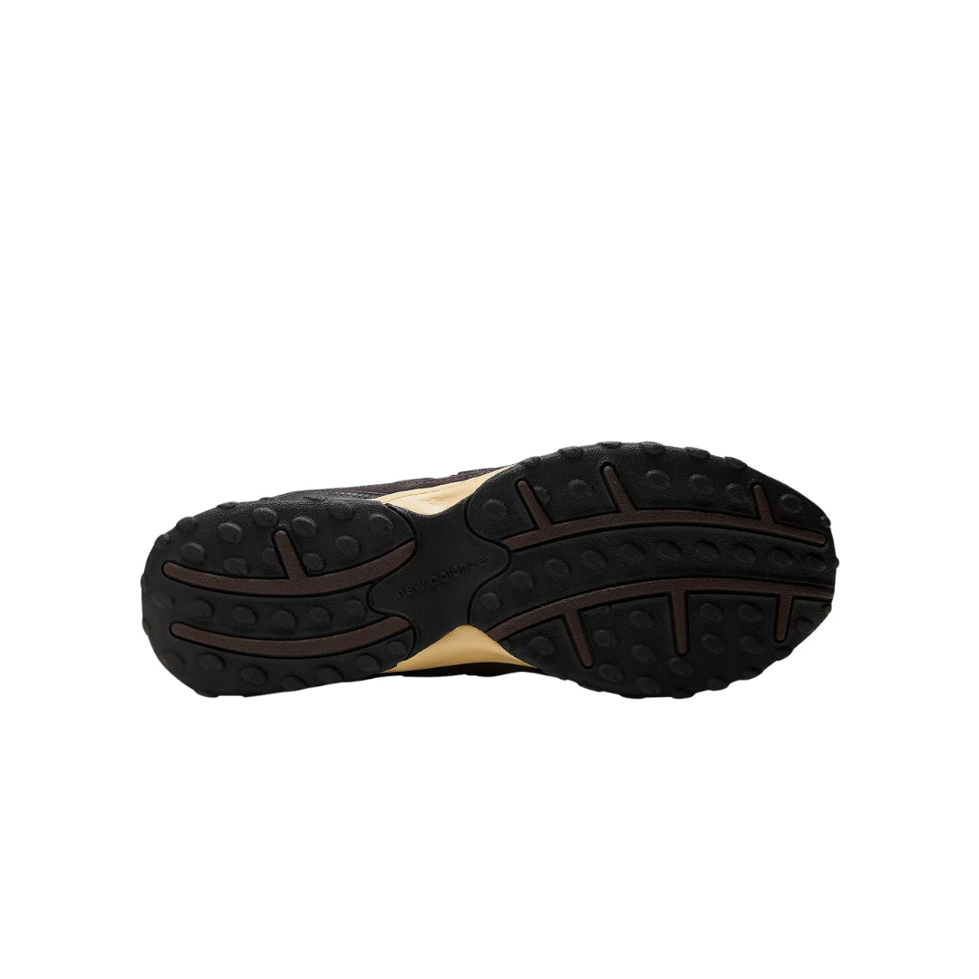 Tênis New Balance 204L x AURALEE "Brown"