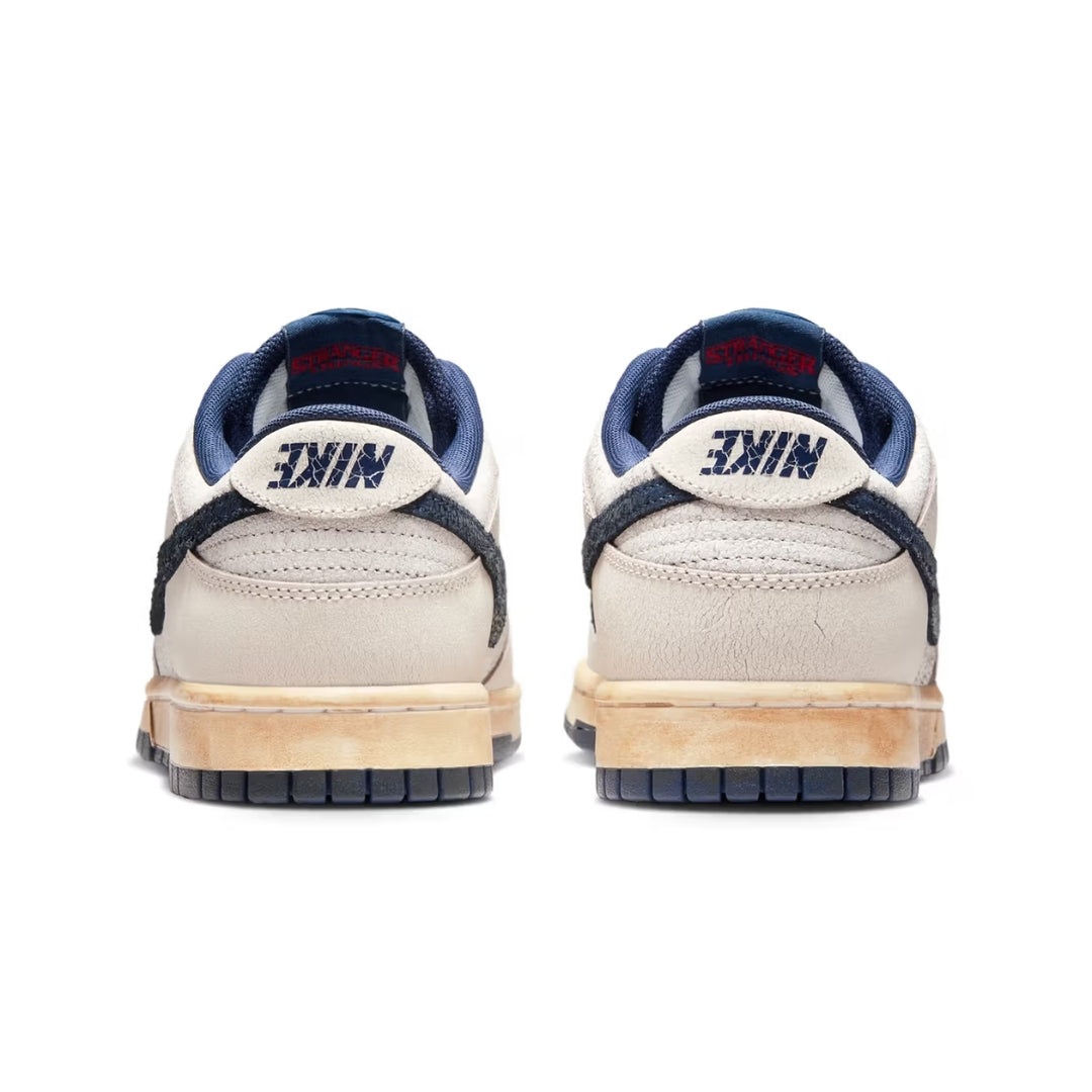 Tênis Nike Dunk Low x Stranger Things "Phantom/Midnight Navy"