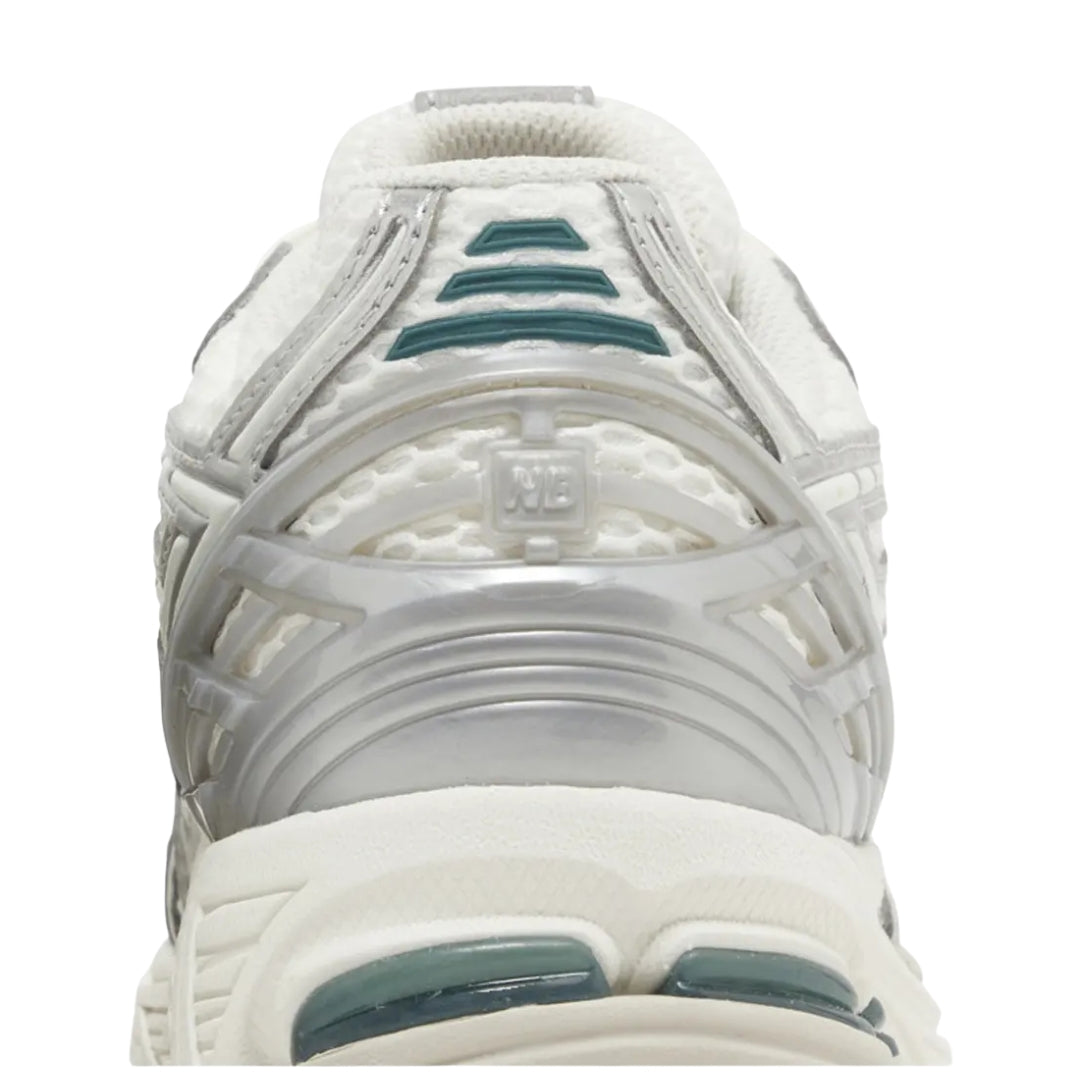 Tênis New Balance 1906R "Silver Metallic Sea Salt"