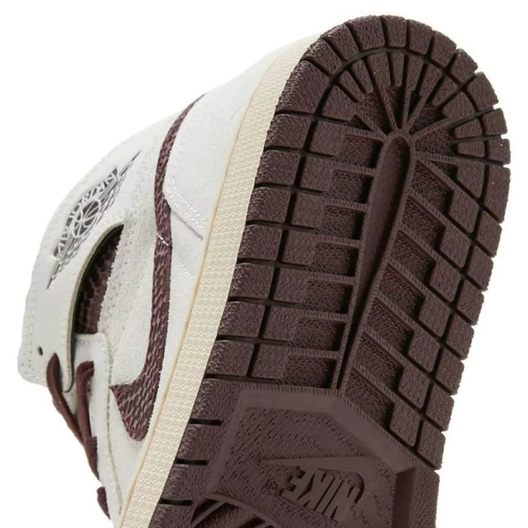 Tênis Nike Air Jordan 1 A Ma Maniere x 'Sail and Burgundy'
