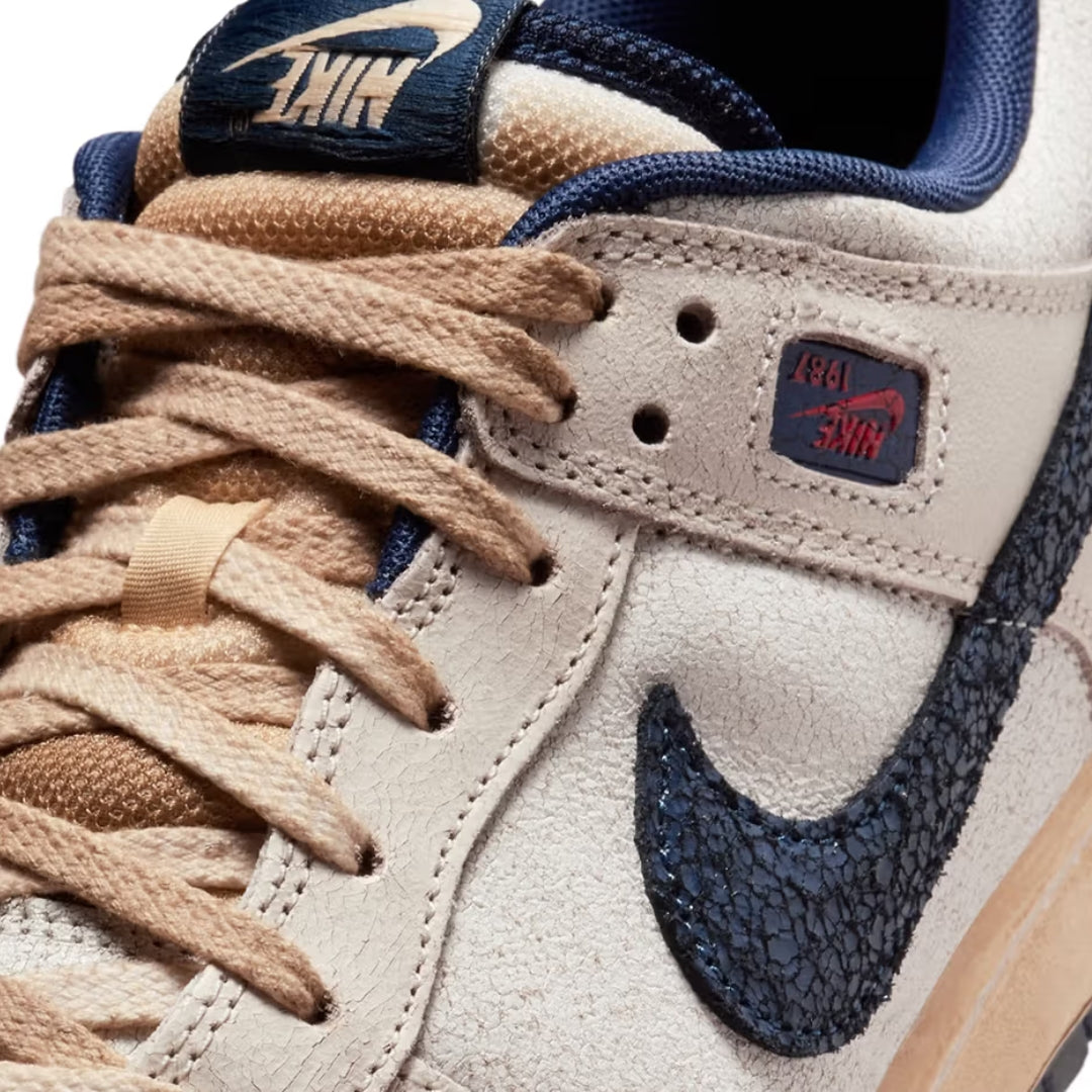 Tênis Nike Dunk Low x Stranger Things "Phantom/Midnight Navy"