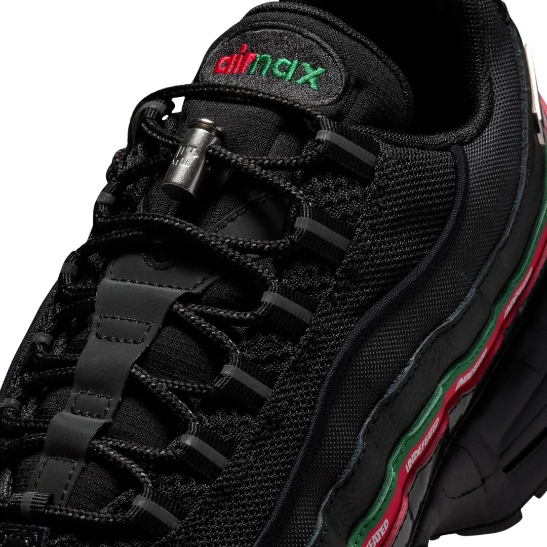 Tênis Nike Air Max 95 x UNDEFEATED "Black/Metallic Silver"