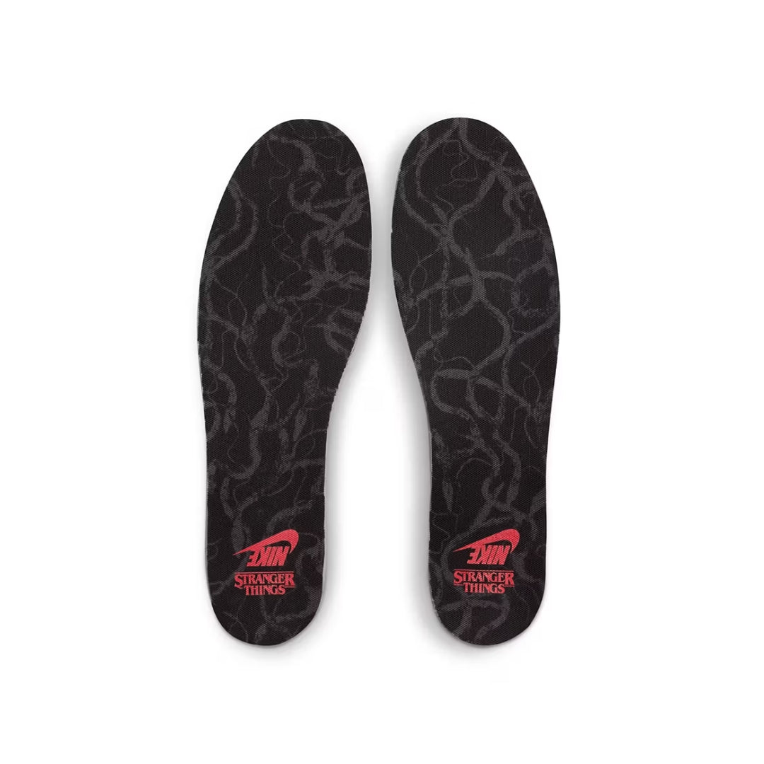 Tênis Nike Dunk Low x Stranger Things "Phantom/Midnight Navy"