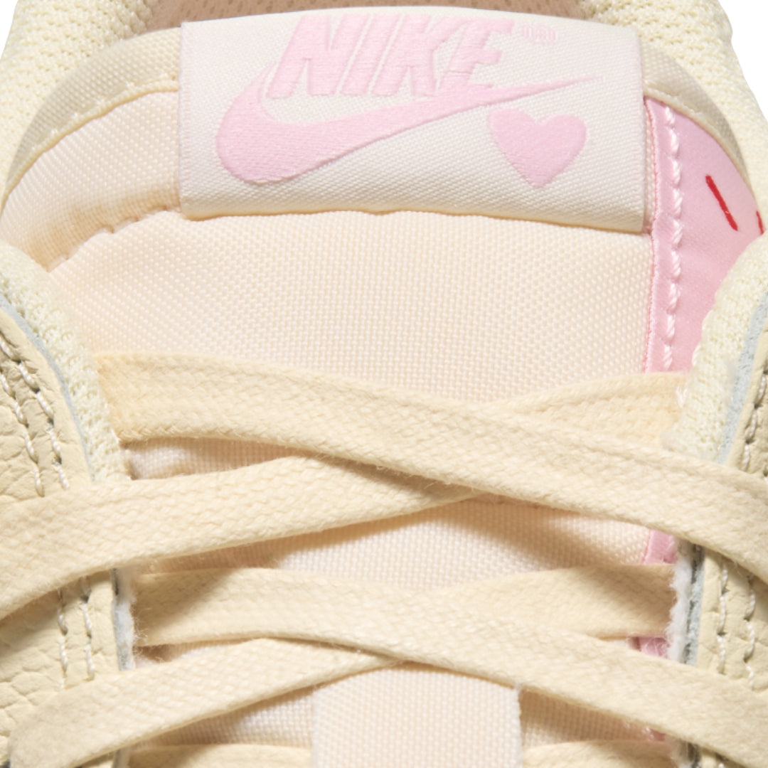 Tênis Nike Air Jordan 1 x Travis Scott "Shy Pink"