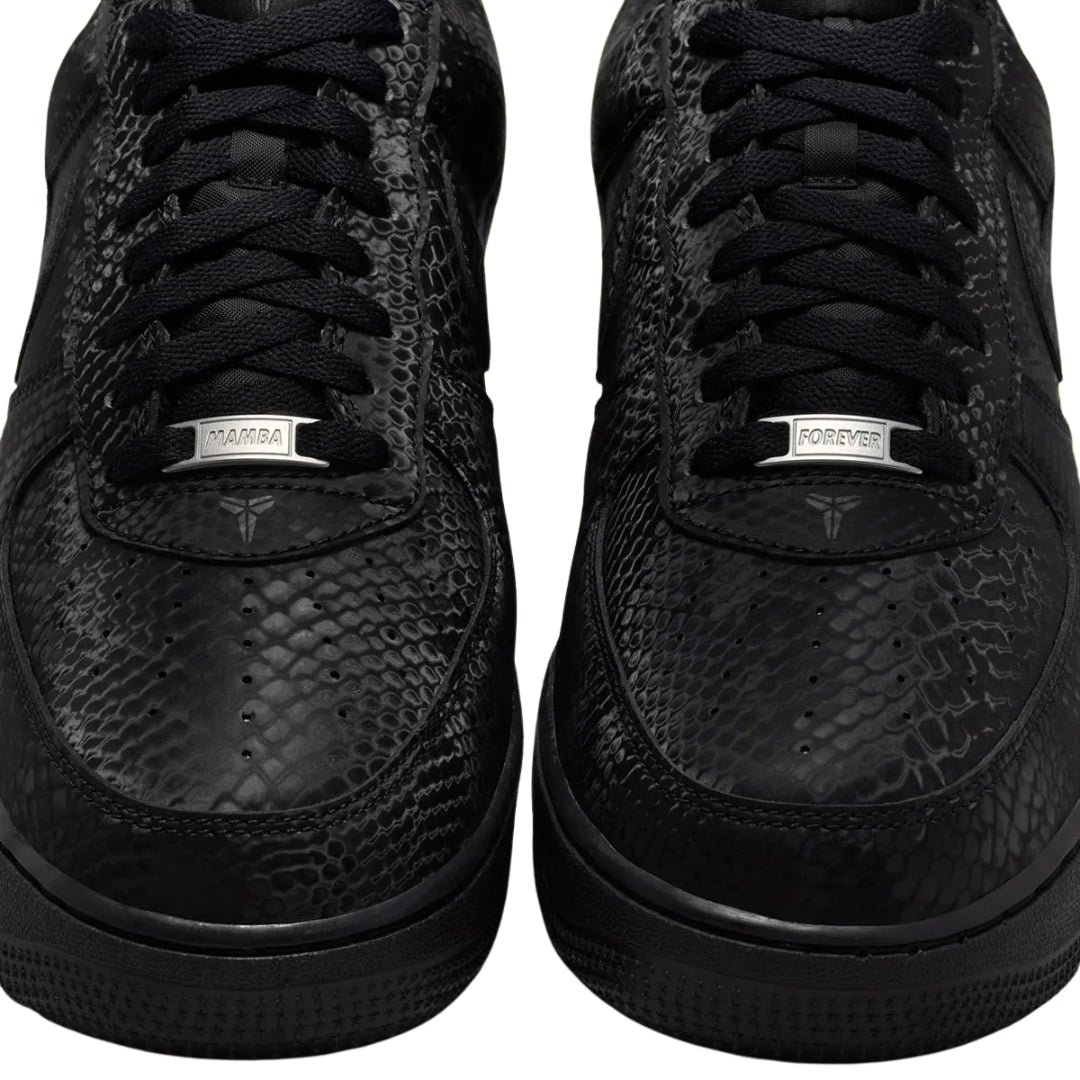 Tênis Nike Air Force 1 Low Kobe Bryant "Triple Black"