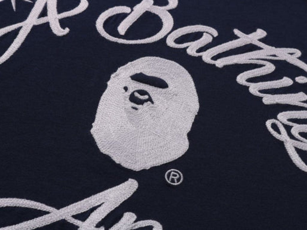 Camiseta CHAIN STITCH COLLEGE RELAXED FIT TEE