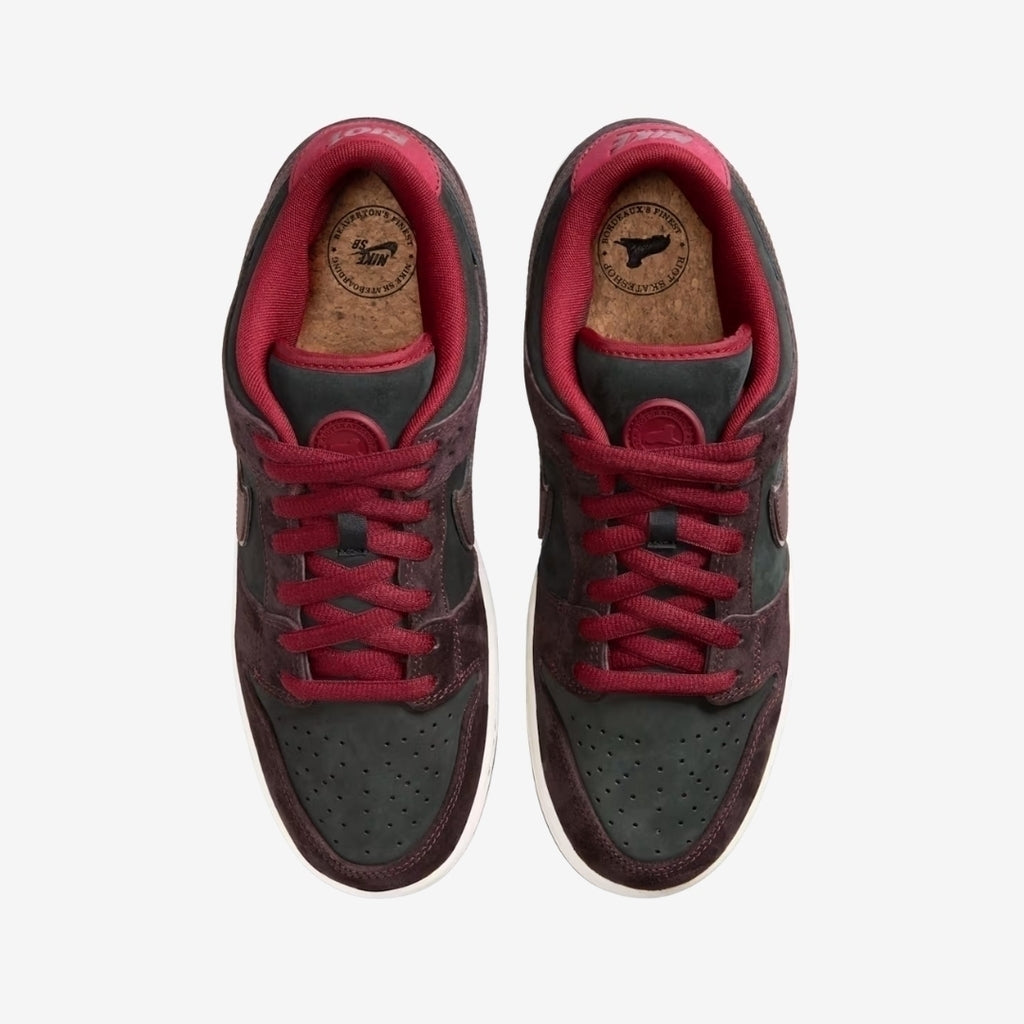 Tênis Nike SB Dunk Low Pro x Riot Skateshop