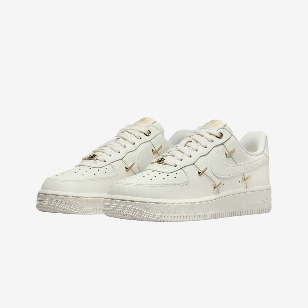Tênis Nike Air Force 1 '07 LX "Sail/Metallic Gold"