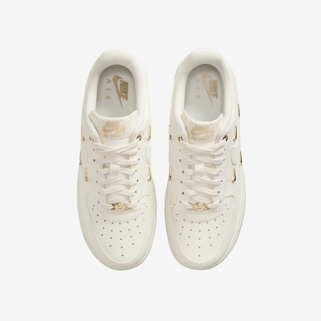 Tênis Nike Air Force 1 '07 LX "Sail/Metallic Gold"