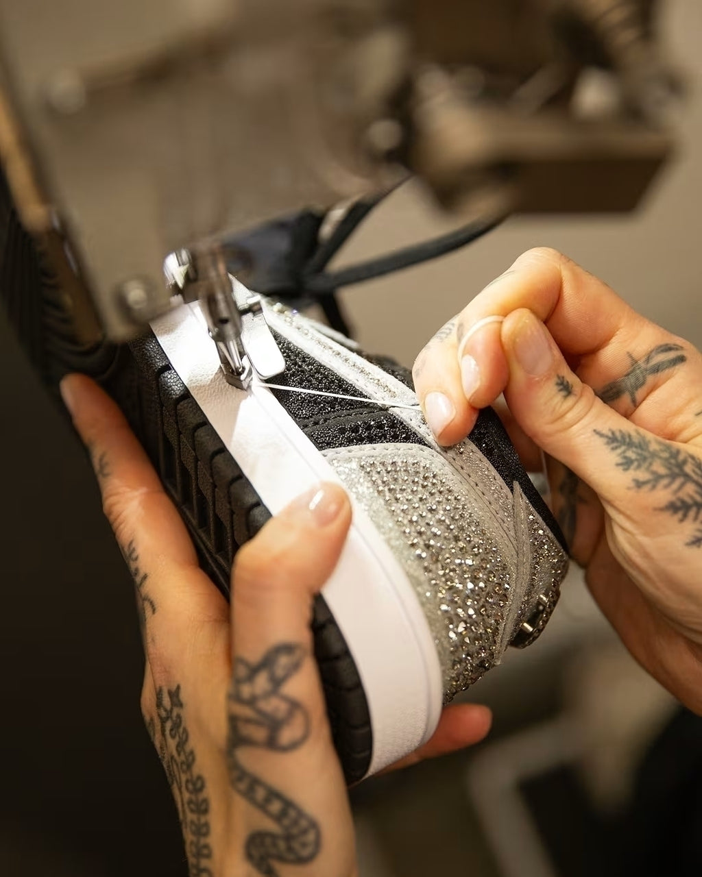 Tênis Nike Air Jordan 1 x Swarovski